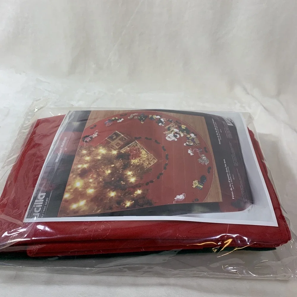 Christmas Bucilla Felt Appliqué Craft Tree Skirt Kit 84961 Woodland Holidays 42